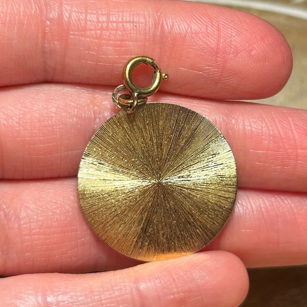 Vintage Gold Tone “I Love You” Circular Medallion Charm Pendant - Picture 8 of 9